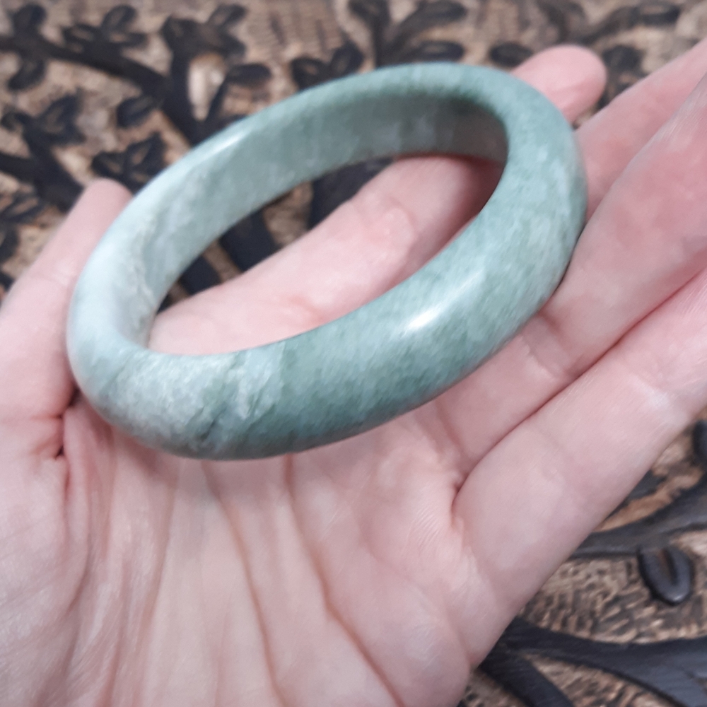 Elegant Green & White Chinese Jade Stone Bangle Bracelet 2.25" gap